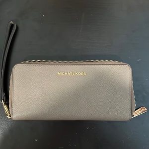Michael Kors wallet/wristlet